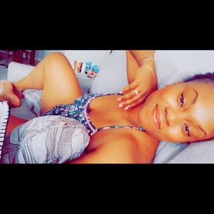 Meet your Posher, Joi